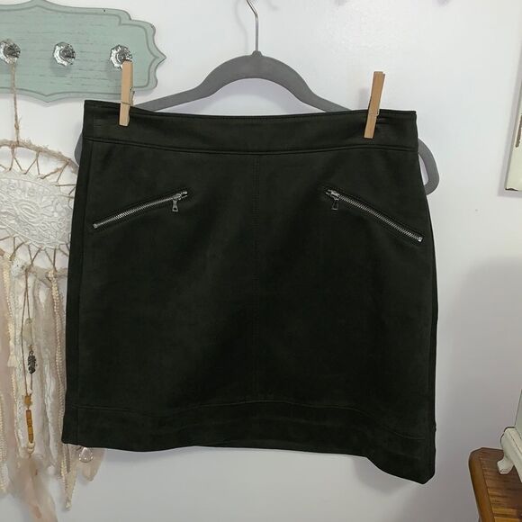 Loft faux suede olive green skirt size 6 - Picture 1 of 4